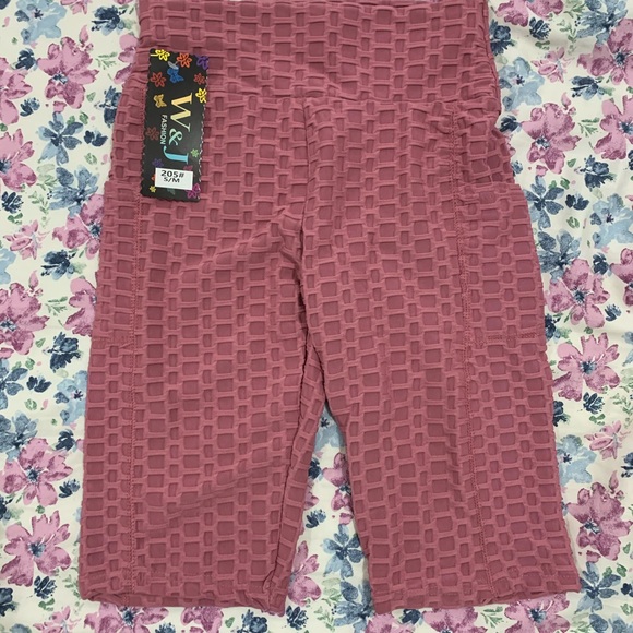 Shorts - Picture 3 of 4